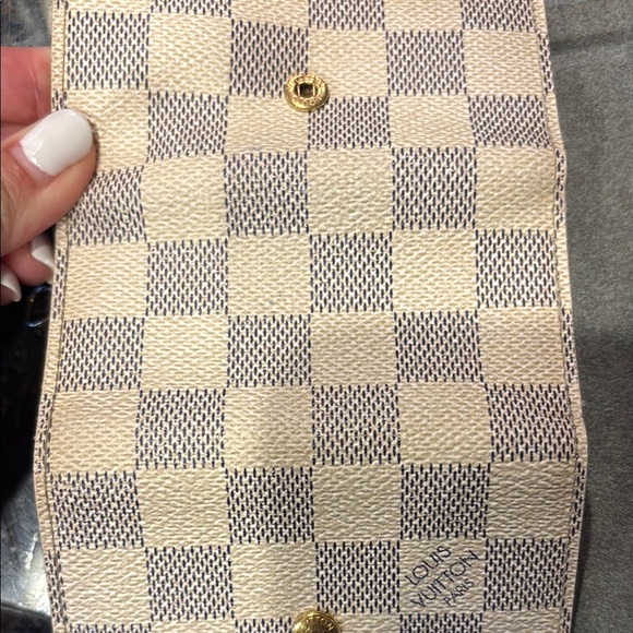 Louis Vuitton Cream and Black Wallets with Classic Checkered Design - Picture 6 of 7